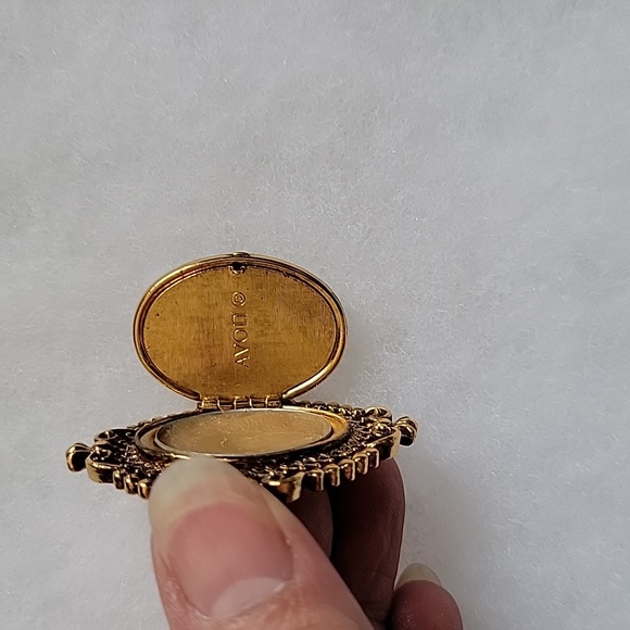 Vintage Avon Cameo Locket Brooch - Picture 7 of 8